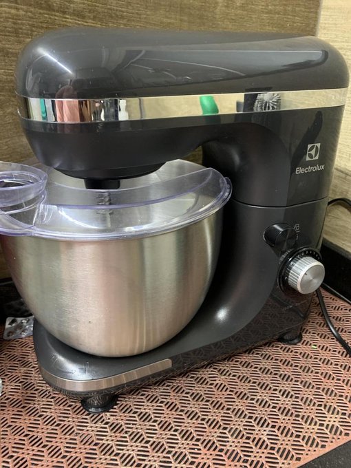 Electrolux Batedeira planetária 5L 750W EKM30