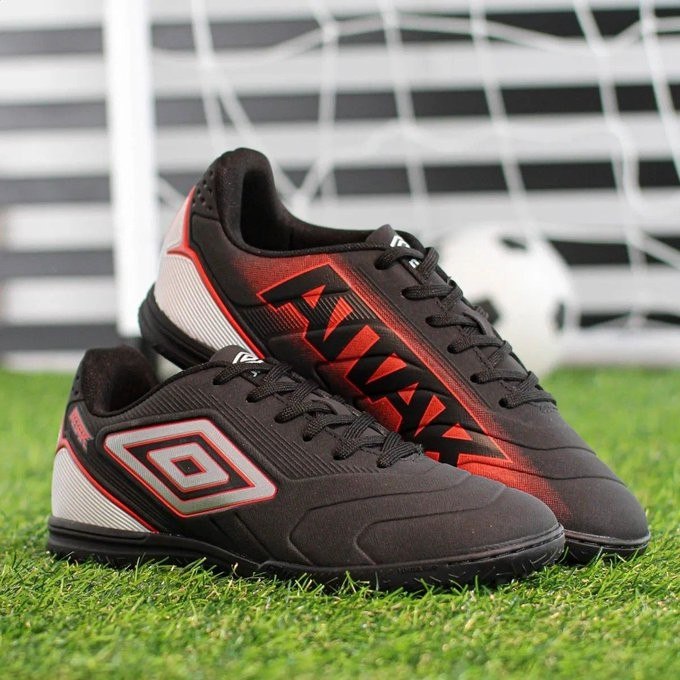 Chuteira Umbro Society Domínio