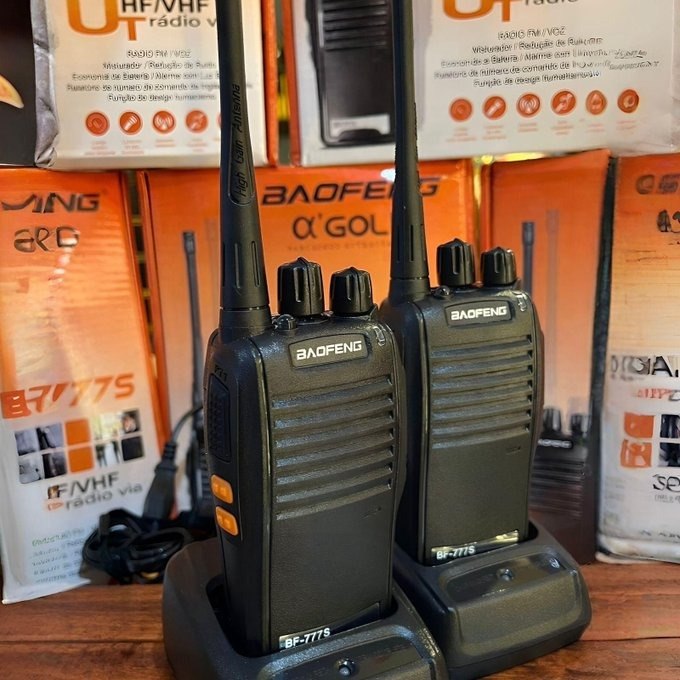 Kit Par 2 Radio Baofeng 777s Walk Talk Comunicador 16 Canais + Frete Grátis