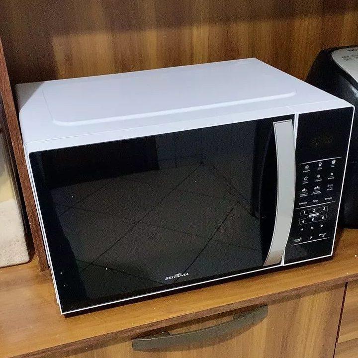 Micro-ondas Britânia 28L Espelhado Pintura Limpa Fácil