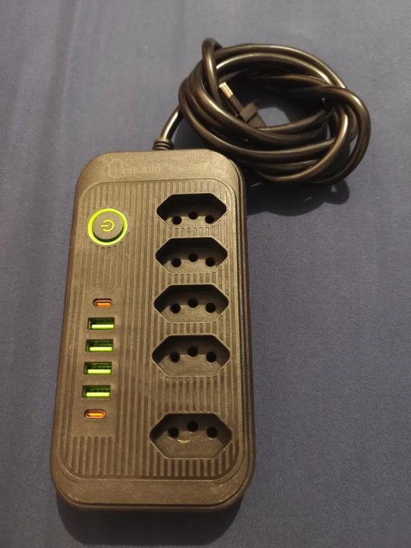Extensão 5 Tomadas + 4 USB com LED Bivolt