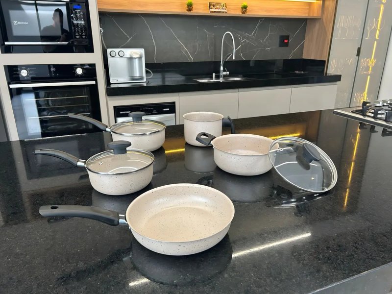 Jogo De Panelas 8 Peças Teflon Antiaderente C Tampa De Vidro Cor Ceramic