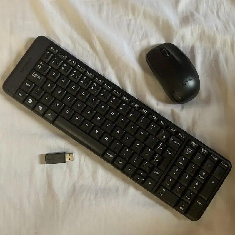 Combo Teclado e Mouse sem fio Logitech MK220 Layout ABNT2