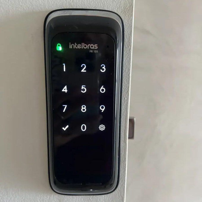 Fechadura Digital de Sobrepor Touch Screen FR 101 Preta Intelbras