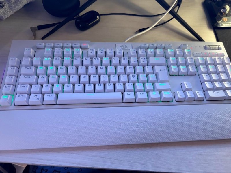 TECLADO OPTICO GAMER BRAHMA PRO RGB BRANCO SWITCH AZUL + Frete Grátis