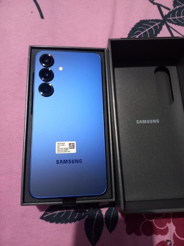 Celular Samsung Galaxy S25 5G, 256GB, 12GB RAM, Câmera Tripla de 50+12+10, Tela Grande de 6.2"