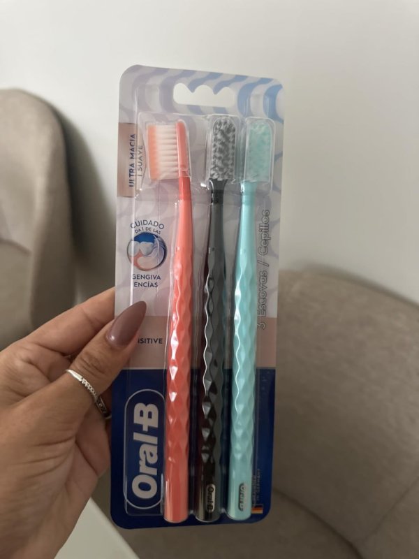 Escova Dental Oral-B Iconic Premium