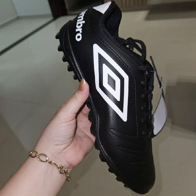 Chuteira Futebol Society Umbro Suiço