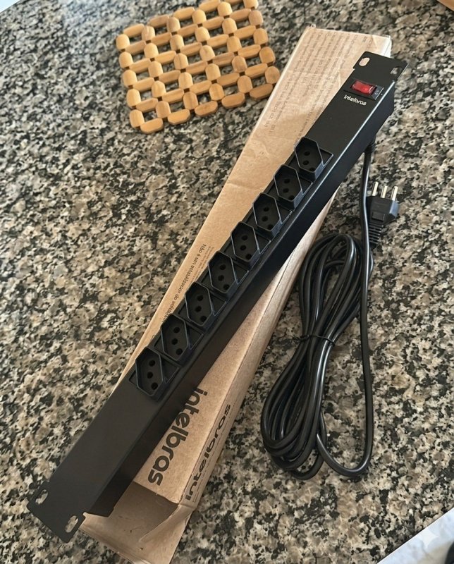 Protetor Eletrônico Filtro de Linha Intelbras com 8 tomadas
