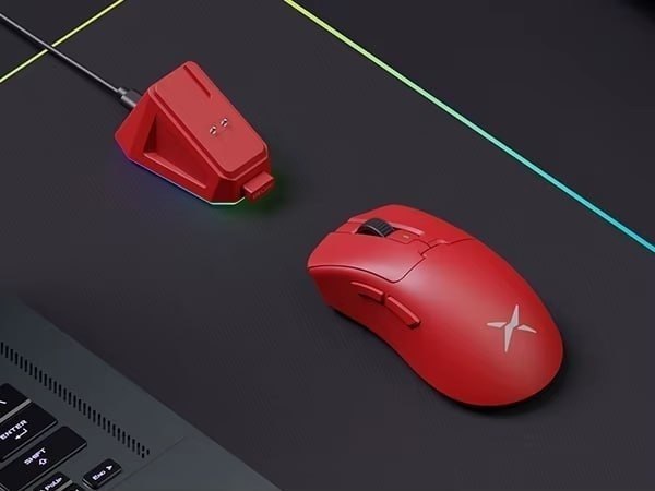 Mouse Gamer Delux M900 Pro, PAW3395 com base de carregamento