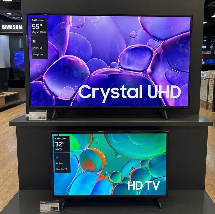 Smart TV 55" Crystal UHD 4K U8100F + Smart TV 32" HD H5000F