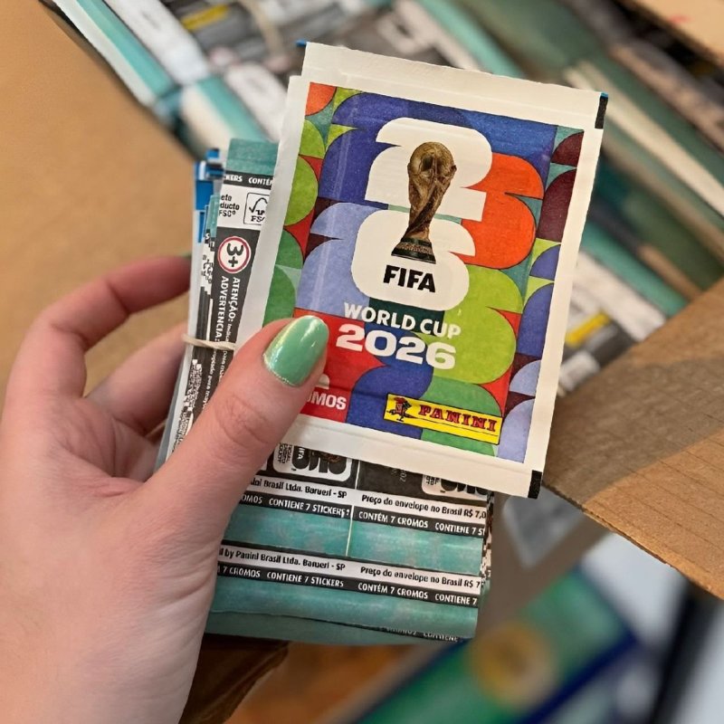 Kit com 100 Envelopes (700 Figurinhas) Copa do Mundo 2026 Panini