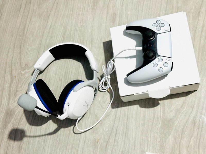 Headset HyperX Cloud Stinger II para PlayStation – Leve, Confortável, Drivers 50mm, Microfone com Cancelamento de Ruído, Branco (75X29AA)