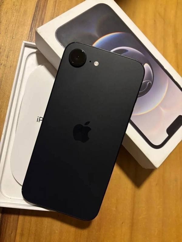 Apple iPhone 16e 128GB