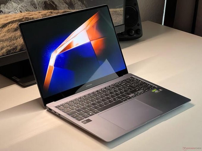 Notebook Samsung Galaxy Book4 15.6" Windows 11 8GB 256GB SSD