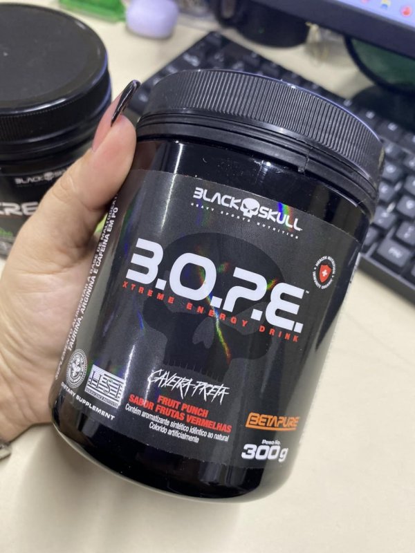 Suplemento em Pó Bope 300g Black Skull Sabor Frutas vermelhas