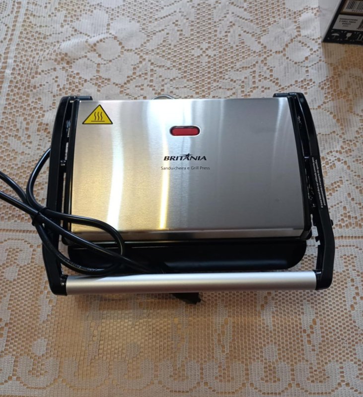 Sanduicheira elétrica Britânia Press 220V BGR27I Inox