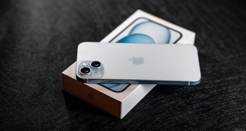 Apple iPhone 15 (128 GB)