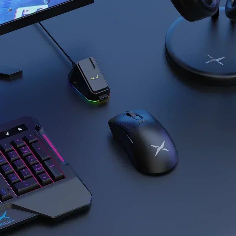 Mouse Gamer Delux M900 Pro, PAW3395 com base de carregamento