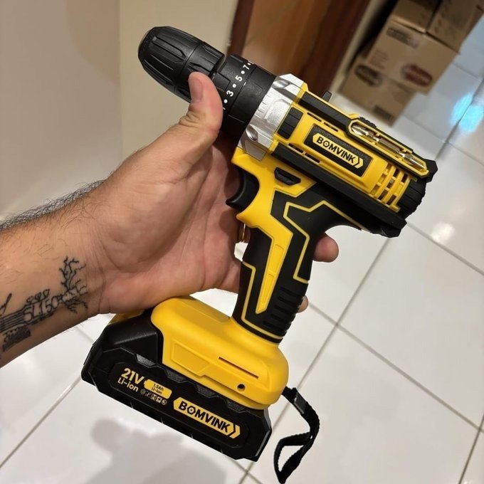 Parafusadeira Furadeira a Bateria 21V com Empunhadura Emborrachada
