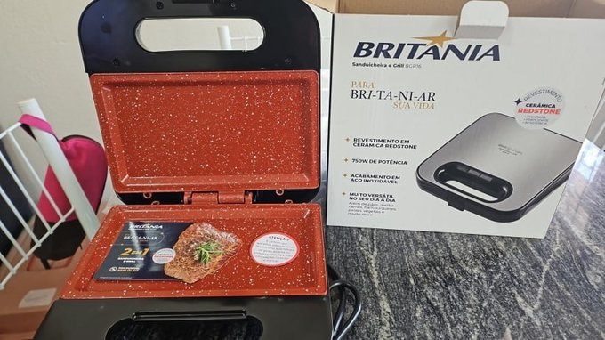Sanduicheira e Grill Britânia BGR16 2 em 1 Redstone 750W 127V