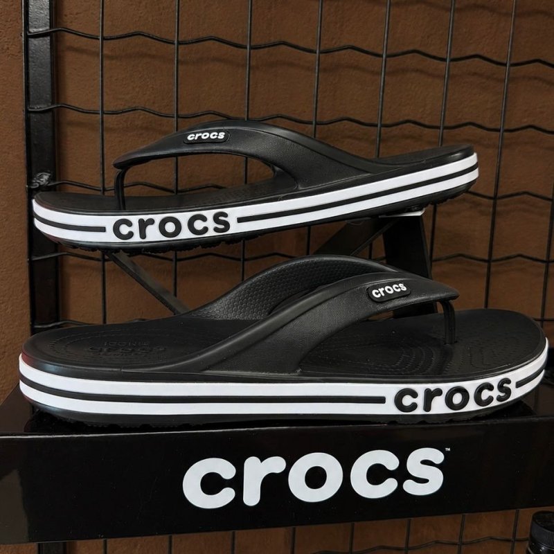Chinelo Crocs Bayaband Flip Black/white