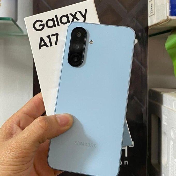 Celular Samsung Galaxy A17 128GB com Tela de 6.7" e Câmera de 50MP