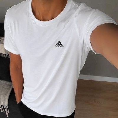 Camiseta Essentials Pequeno Logo Bordado adidas