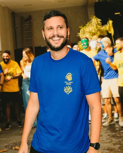 Camisa Azul Traje Cazétv