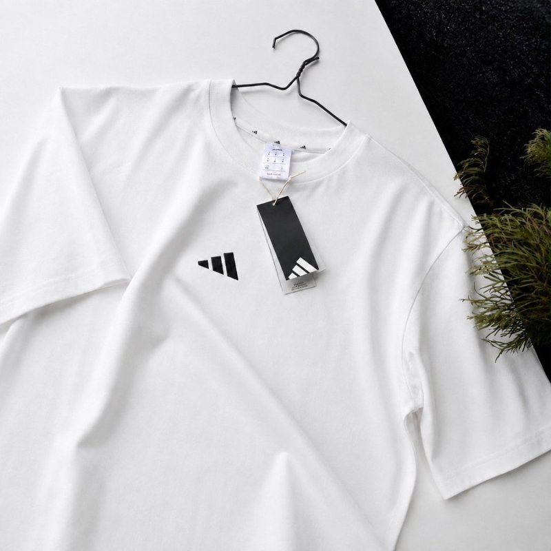 Camiseta Malha Simples Essentials Small Logo Adidas