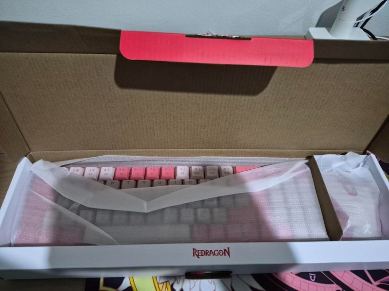 Kit Mouse e teclado mecânico sem fio Redragon BS-8772 RP Rosa