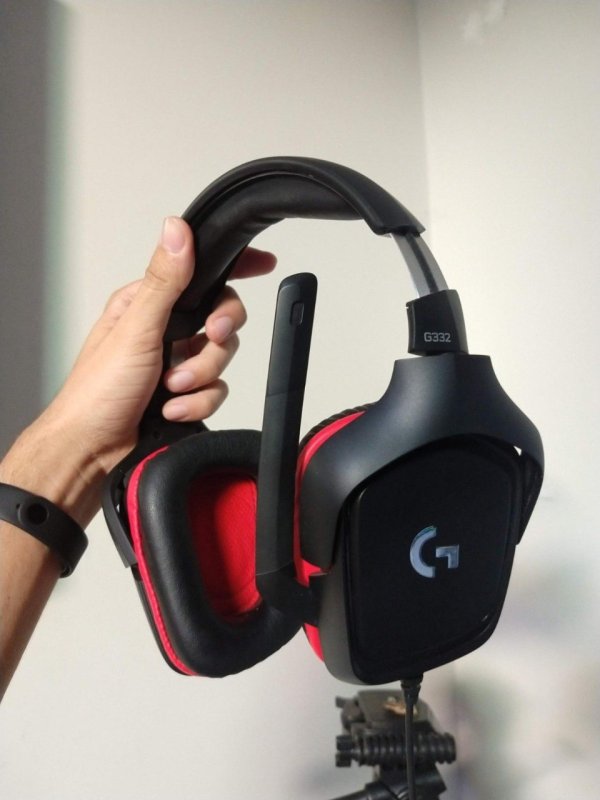 Headset Gamer Logitech G332 para PC, PlayStation, Xbox e Nintendo Switch - Preto/Vermelho