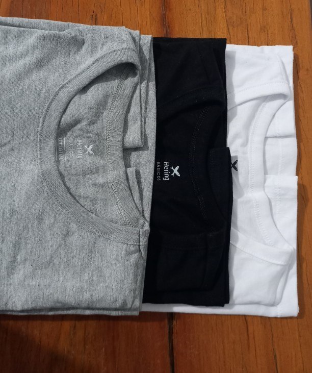 Kit com 3 Camisetas Masculinas Básicas Slim Gola V Hering