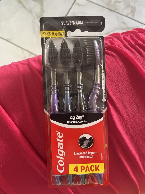 Pack 4 Unidades de Escova de Dente Colgate ZigZag