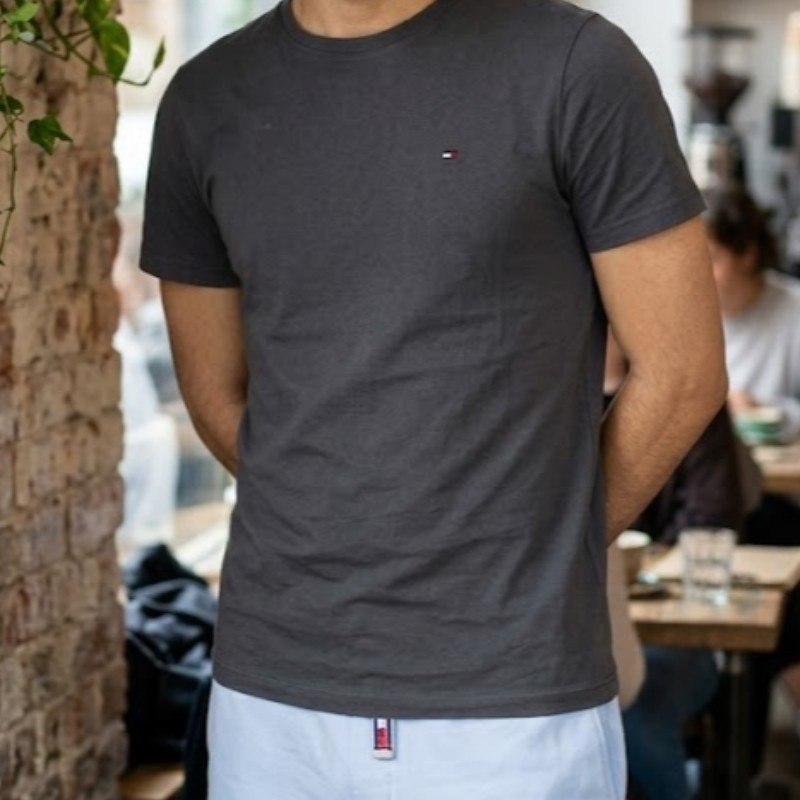 Camiseta Tommy Hilfiger Básica Masculina Chumbo