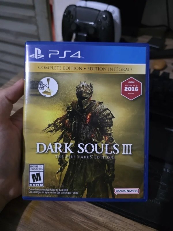 Dark Souls III: The Fire Fades Edition PS4 Mídia Física