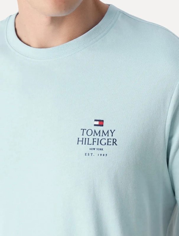 Camiseta Tommy Hilfiger Stack Brand Love Azul Claro