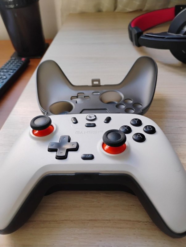 Controlador Sem Fio GameSir Nova Lite 2.4G PC iPhone Android Switch Steam Deck Branco + Frete Grátis