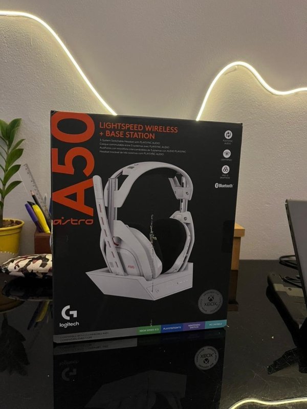 Logitech G Astro A50 Headset Sem Fio Multi-Plataforma + Base Station (Gen 5) - Branco