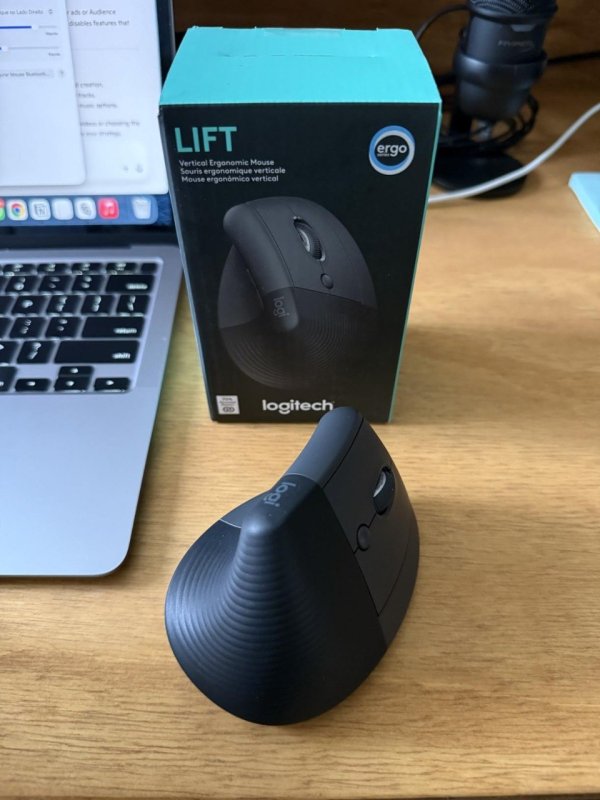 Mouse Sem Fio Logitech Lift Vertical Ergonômico Bluetooth/USB Logi Bolt - Grafite (Destro)