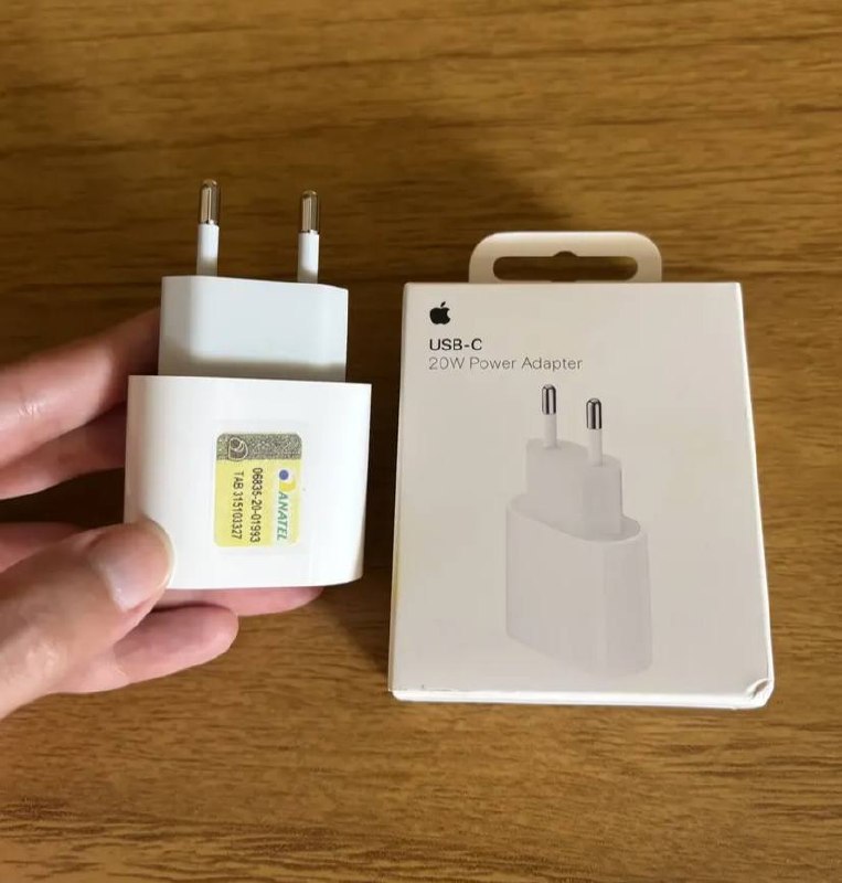 Carregador Adaptador USB-C 20W para iPhone Apple Branco A2465