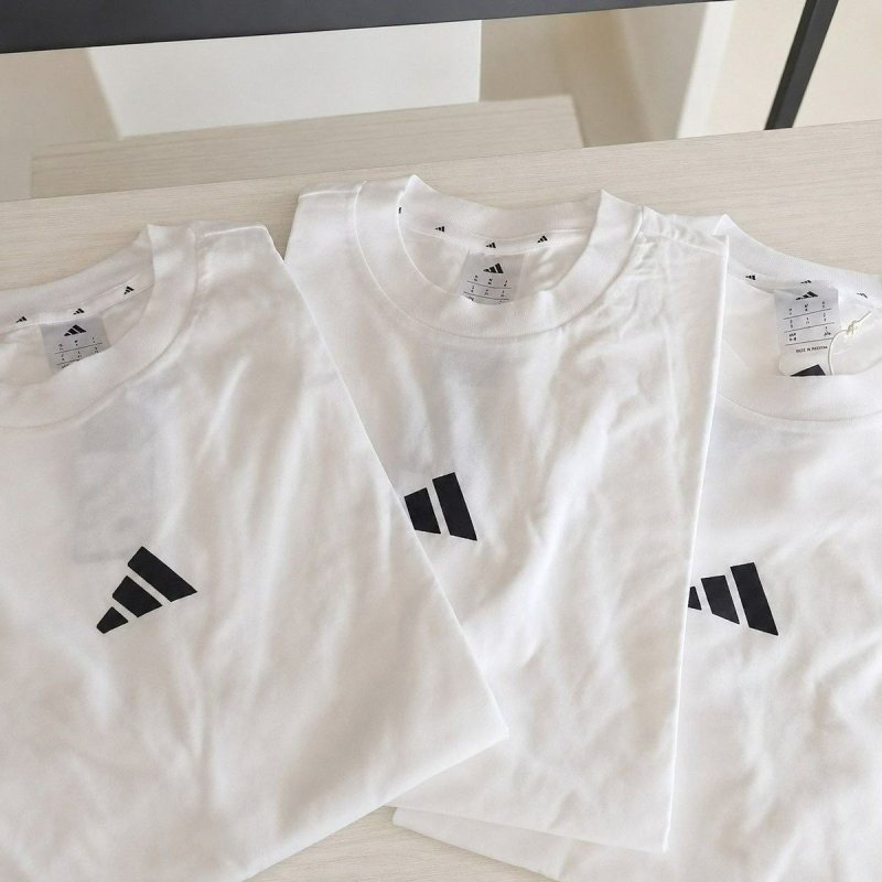 Camiseta Algodão Essentials Small Logo adidas