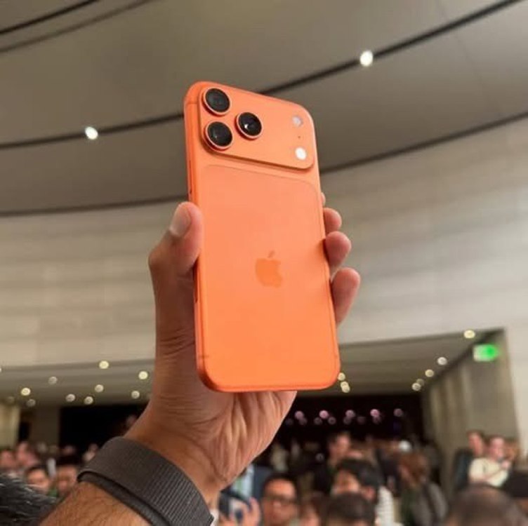 iPhone 17 Pro Max 256GB - Laranja-cósmico