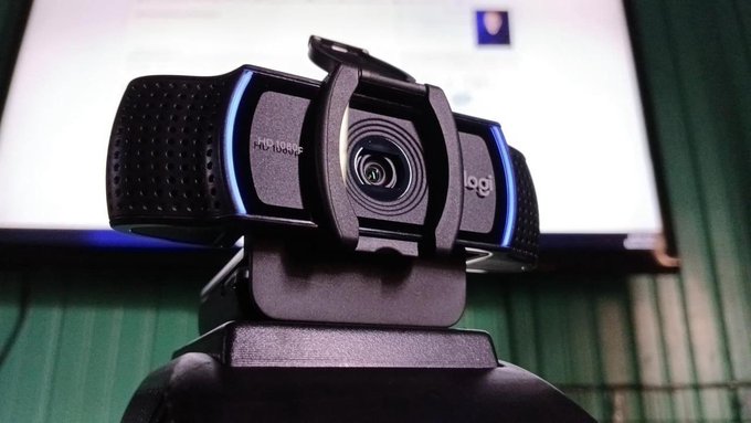 Webcam Full HD Logitech C920s 1080p/30fps com Microfone Embutido e Tampa de Privacidade