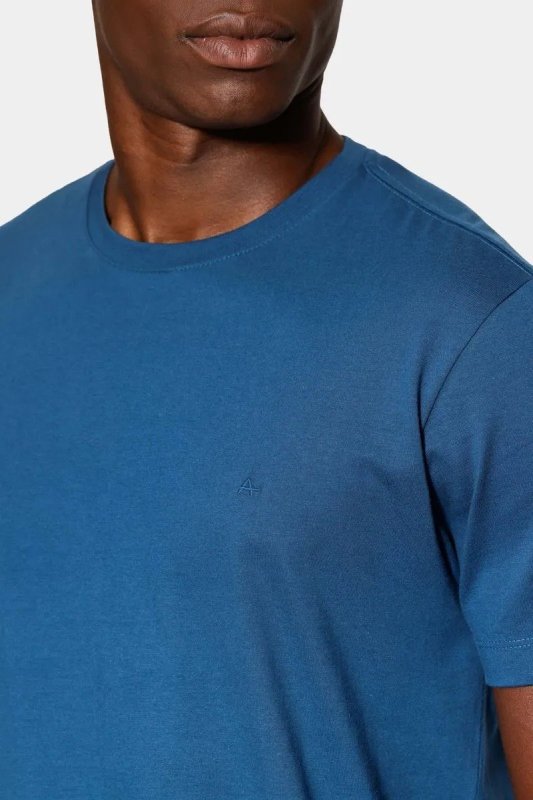 Camiseta Aramis Manga Curta Bordado Básica