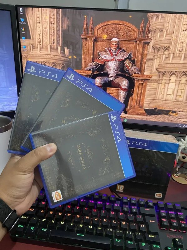 Dark Souls Trilogy Standard Edition (Físico) + Frete Grátis