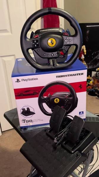 VOLANTE THRUSTMASTER T98 PARA PS5 (Licenciado oficialmente pela PlayStation)