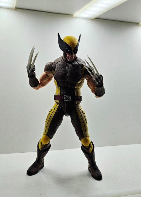 FIGURE WOLVERINE MARVEL LEGENDS
