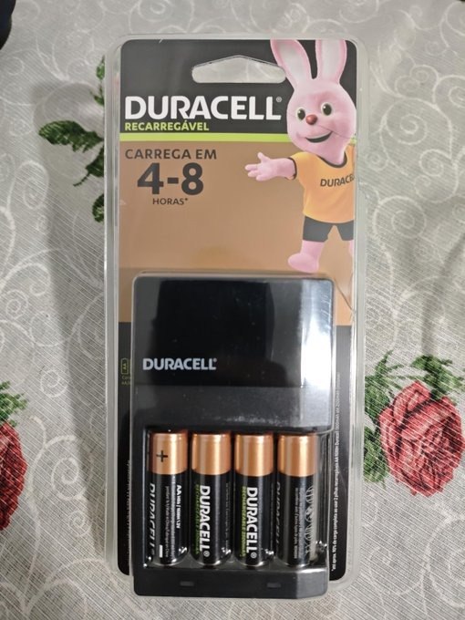 Carregador Duracell de Pilhas Recarregáveis AA e AAA Com 4 Pilhas AA
