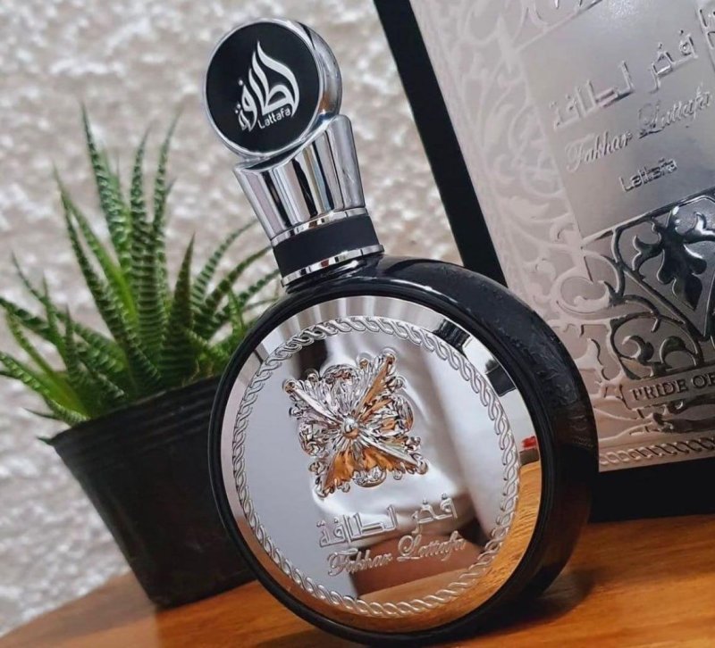 Perfume Árabe Lattafa Fakhar Black EDP 100ml